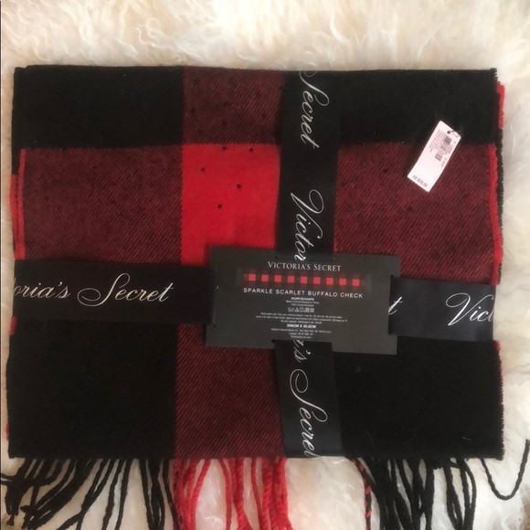 NWT Victoria’s Secret sparkle scarlet red and black buffalo check winter scarf - Picture 5 of 7